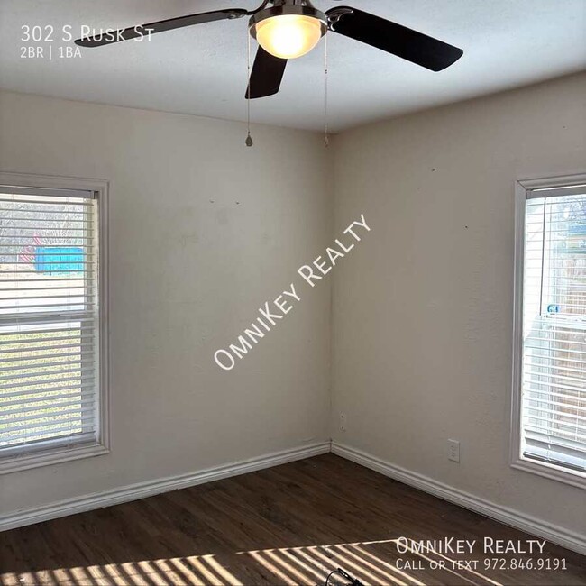 Foto del edificio - 302 S Rusk St