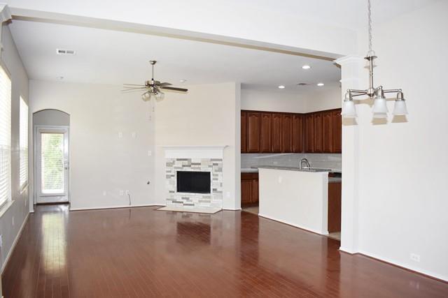 Building Photo - 1422 Ravenwood Dr