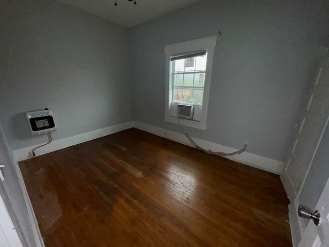 Building Photo - Two Bedroom Highland Apartment