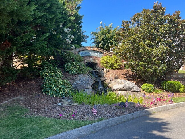 Building Photo - 3 bedroom + loft & 2.5 baths in gated community