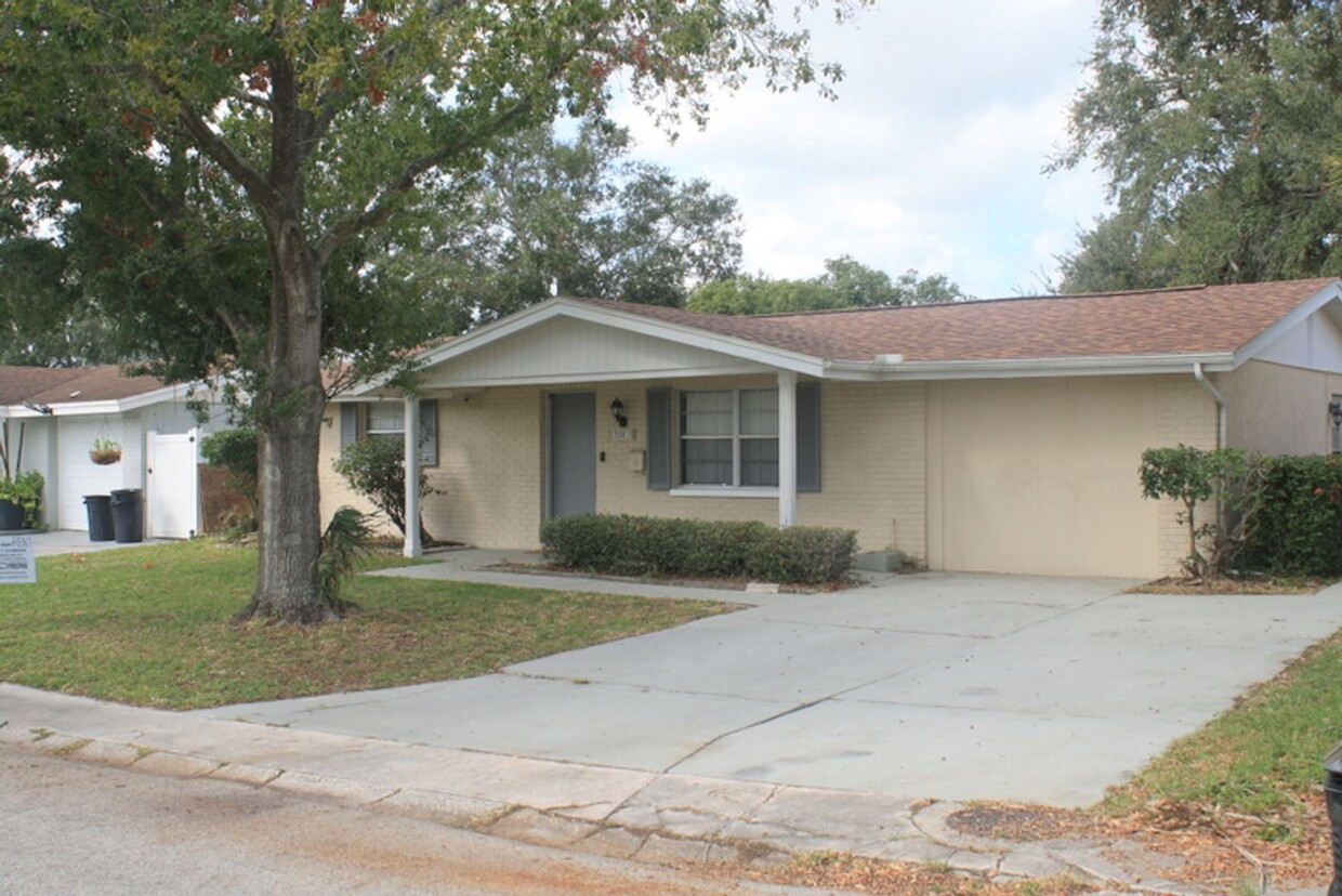 Foto principal - Updated 3 bed 1.5 bath in New Port Richey