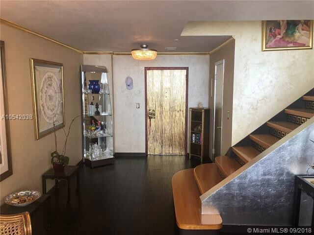 Building Photo - 1000 Venetian Way