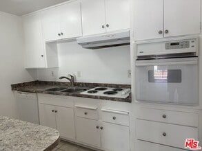 Building Photo - 10840 Camarillo St