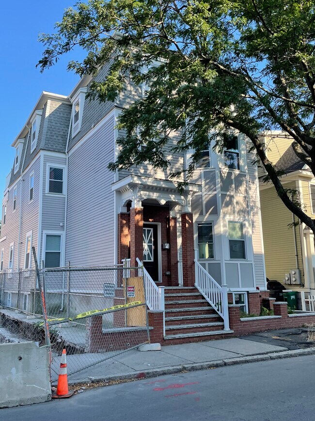 Building Photo - 146 Columbia St