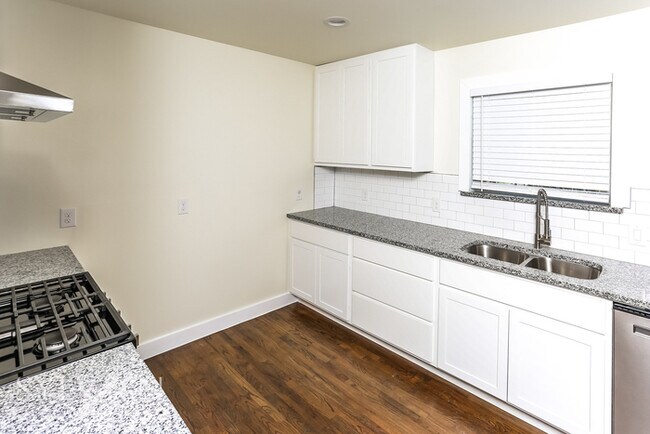 Foto del edificio - Enjoy living the good life in this 4 bedro...