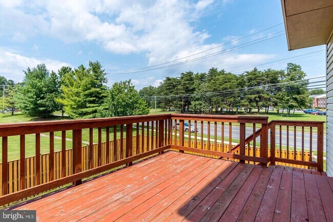 Foto del edificio - 46 Running Brooke Dr