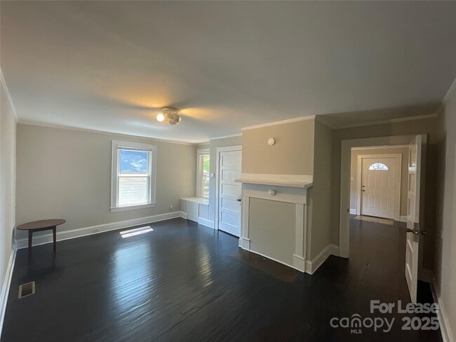 Building Photo - 904 Harrill St