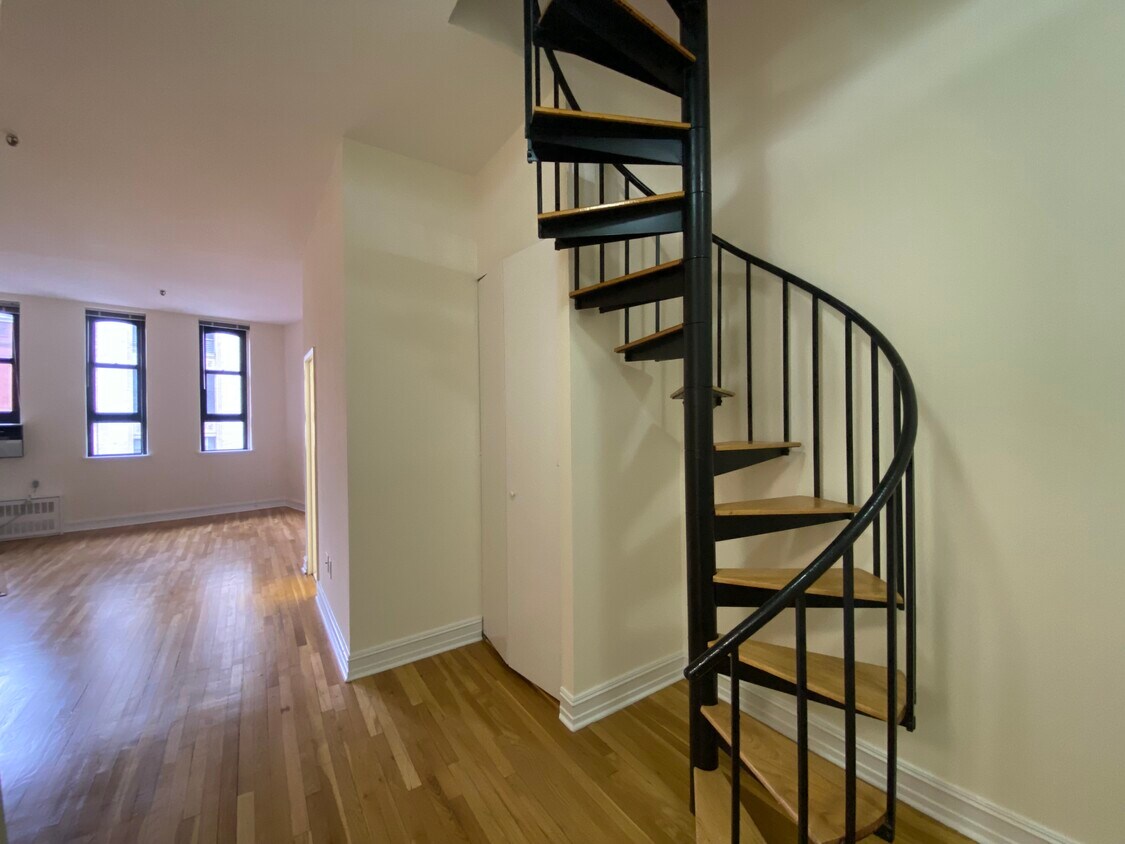 Primary Photo - 45 E 9th St