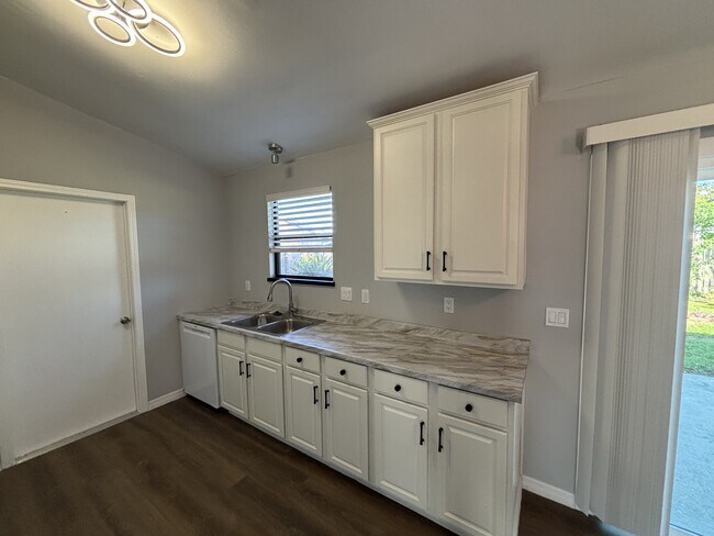 Foto del edificio - 2822 Homestead Rd