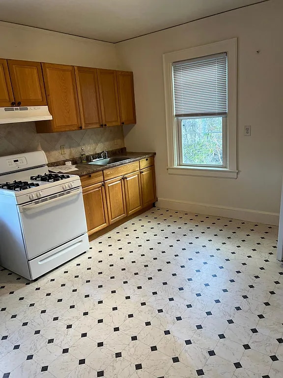Primary Photo - 240 Maple Pl