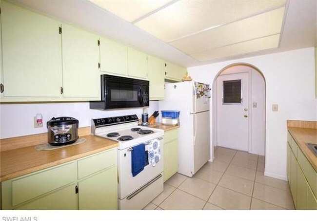 Building Photo - 2710 SW 3rd Pl, Cape Coral, FL 33914