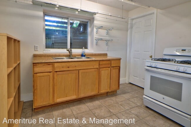 Building Photo - 1 br, 1 bath House - 2615 Canyon Road