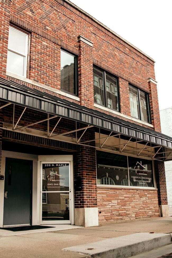 Building Photo - 211 N Maple St
