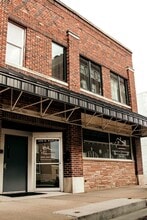 Building Photo - 211 N Maple St