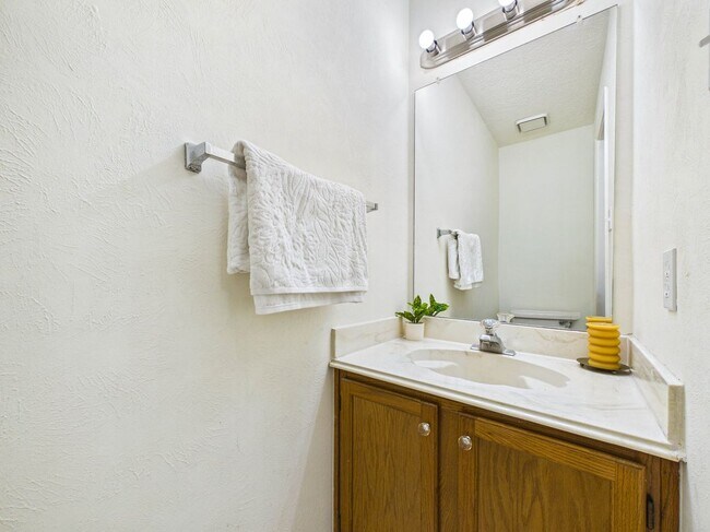 Foto del edificio - 814 Lochnell Dr