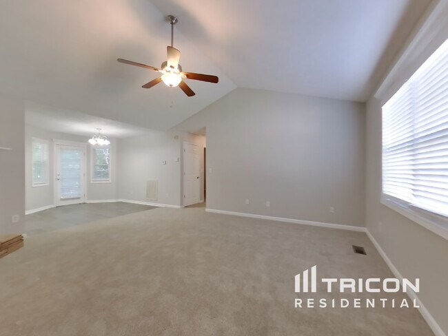 Building Photo - 402 Farm Brook Ln