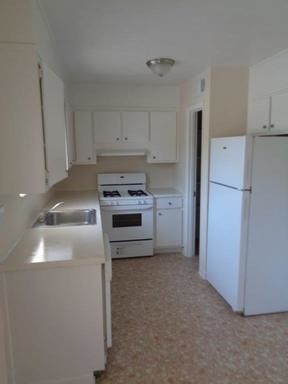 Kitchen - 661 Sherwood Dr