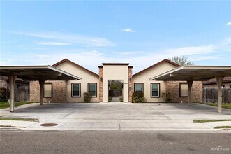 Building Photo - 10 Valeria St