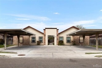 Building Photo - 10 Valeria St