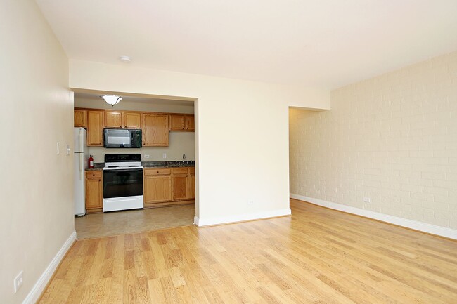 Building Photo - Student-Friendly JPA Apartment (Lease Pend...