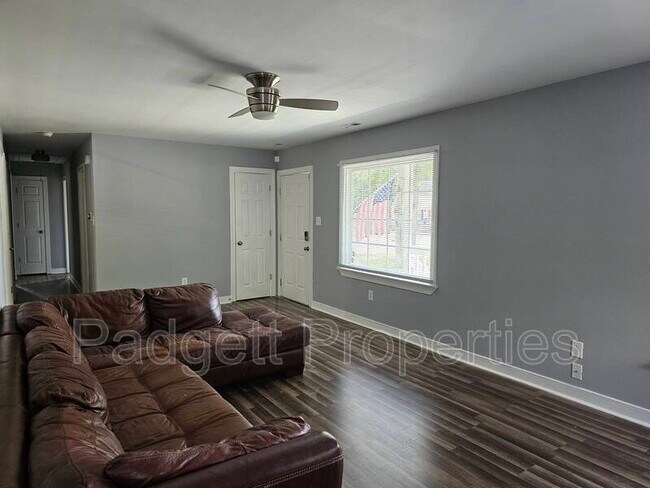 Building Photo - 2816 Haleys Hollow Rd