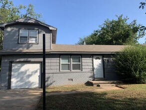 Building Photo - 933 N Locust Ln