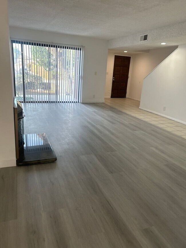 Building Photo - 3 Bedroom Condo for rent in the most desirable Alhambra Area Walking to Alhambra HS