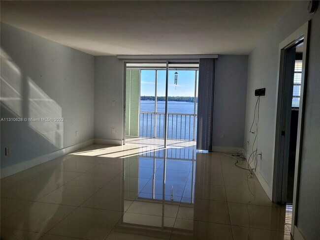 Foto del edificio - 2920 Point E Dr