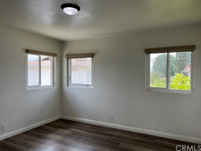 Building Photo - 914 S Olive Ave