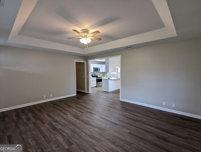 Building Photo - 38 Walnut Way