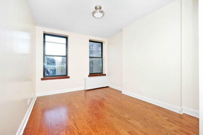 Building Photo - 414 E 71st St