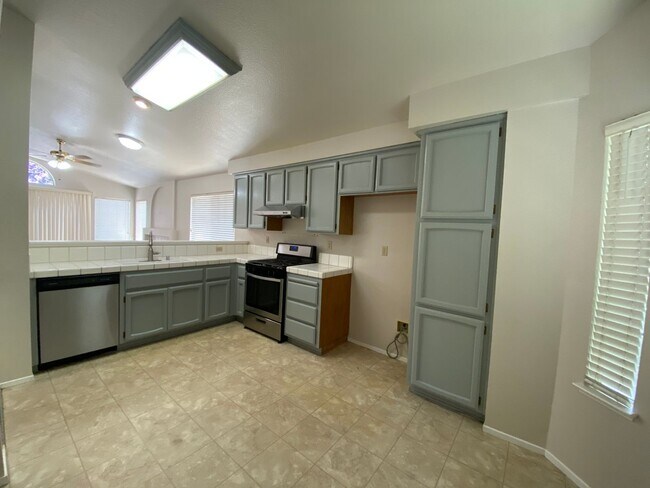 Foto del edificio - Open Floor Plan, 3 Bed, 2 Bath Home