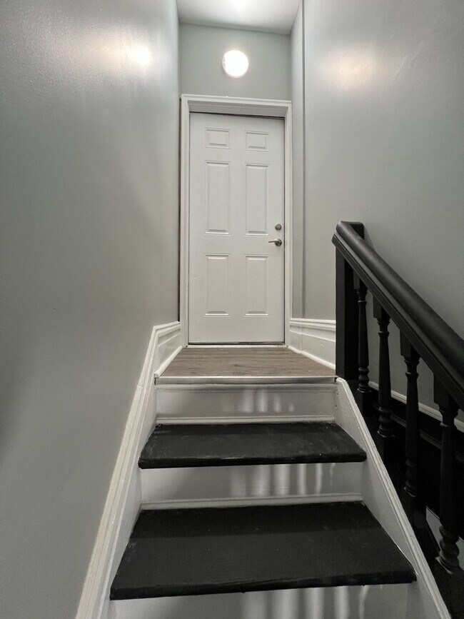 Building Photo - 2 Bedroom Duplex in Pittsburgh