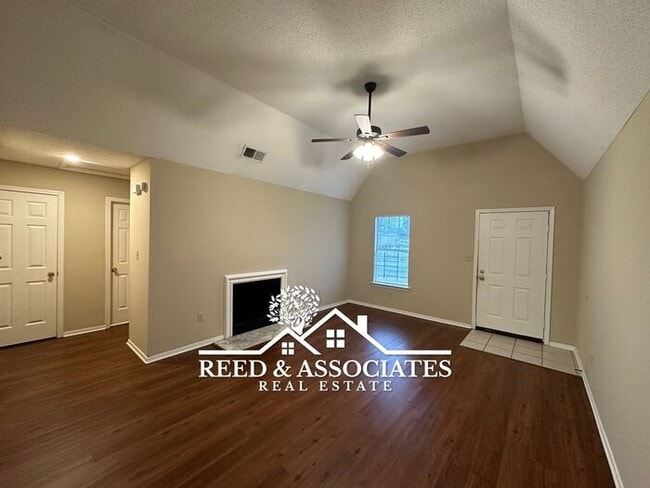 Building Photo - 3 Bedroom w/ fenced yard in Raleigh