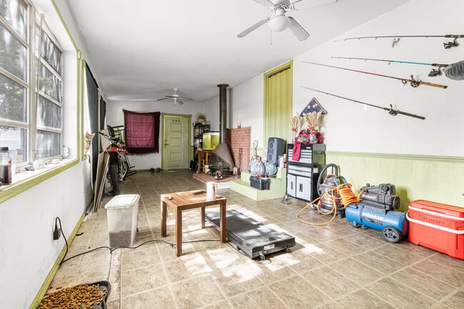 Building Photo - 12 Grape Ln