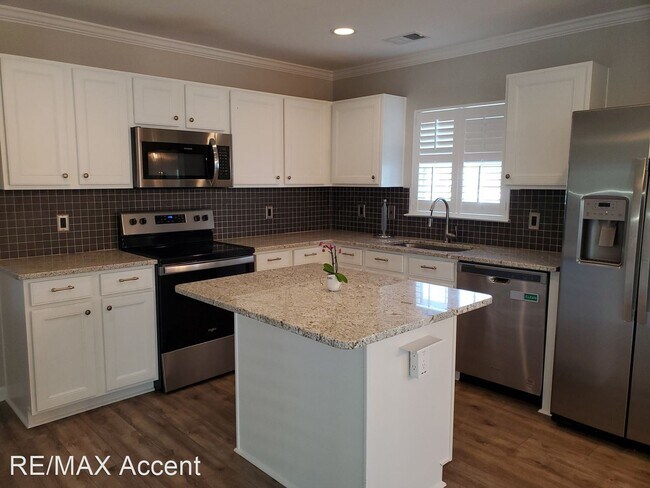 Foto del edificio - 4 br, 3 bath House - 15 Briarcliff Way