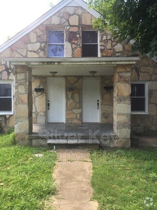 Building Photo - 130 S Jackson St