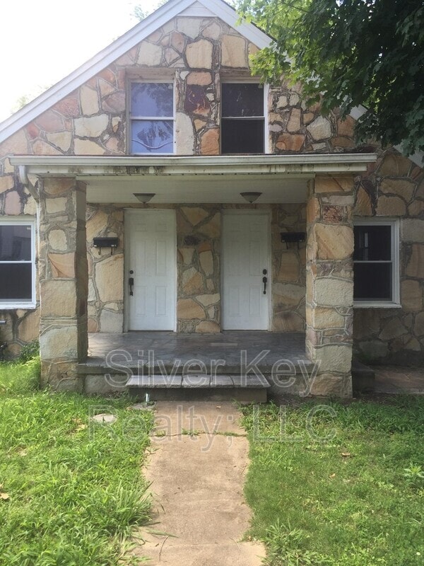 Building Photo - 130 S Jackson St