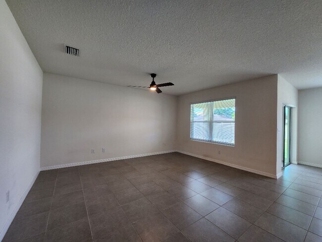 Foto del edificio - Gorgeous 2020 Construction, LIKE NEW!!! 3-Bedroom, 2-Bathroom