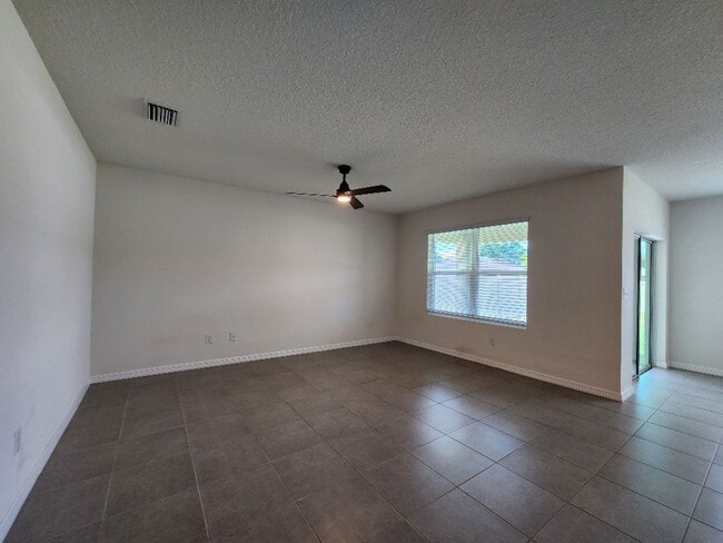 Photo - Gorgeous 2020 Construction, LIKE NEW!!! 3-... House