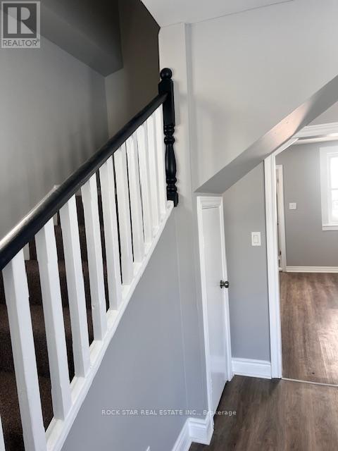 Photo du bâtiment - 73 Oakwood St