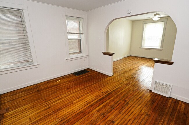 Building Photo - 3003 Miami St