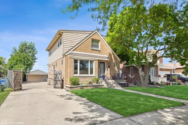 Building Photo - 4908 N Odell Ave