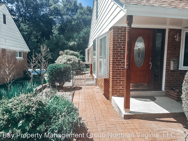 Building Photo - 4 br, 2 bath House - 35 S Edison St