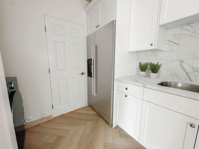 Building Photo - Brand New Modern 1 Bed / 1 Bath in a Gorgeous Carlsbad Neighborhood