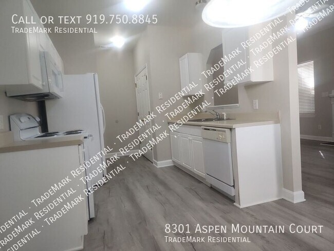 Building Photo - Spacious 3-Bedroom, 2.5-Bathroom Home with...