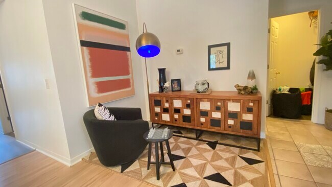Foto del edificio - 2392 Bridle Path Ln
