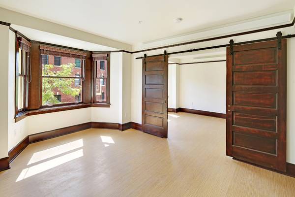 Interior Photo - Louisa Hotel