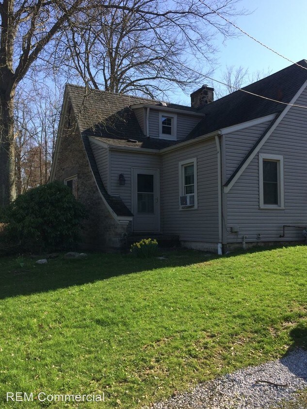 Primary Photo - 824 S Cleveland Massillon Rd