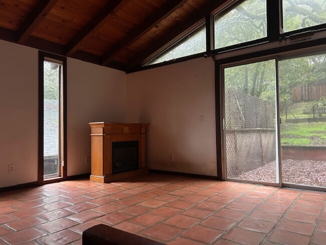 Foto del edificio - Sonoma 4 Bedrooms, 2 Baths Lovely Backyard